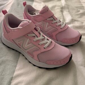 New Balance kids fresh foam bungee lace with strap sz3